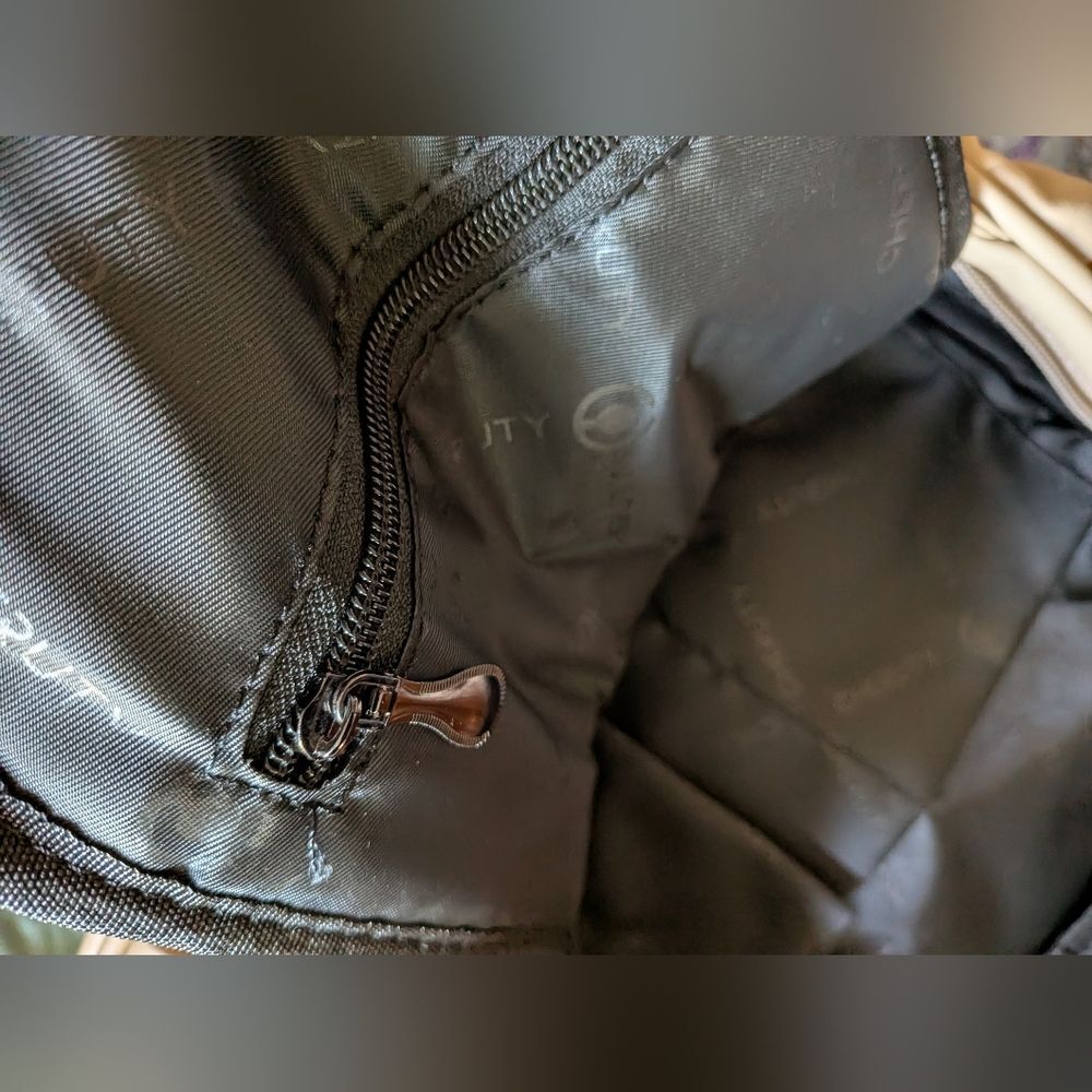 Cheruty Two-Tone Backpack - Picture 4 of 5